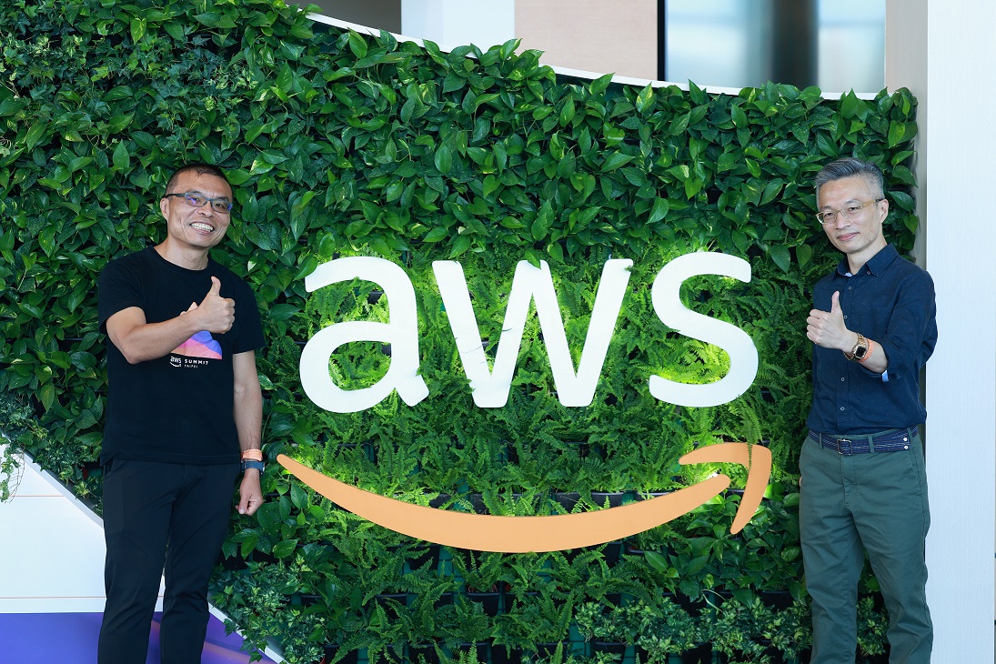 圖_木荷科技跟進遠距辦公趨勢，利用 AWS 的雲端桌面虛擬化服務 Amazon WorkSpaces 創建安全的遠距辦公解決方案。（左為 AWS 台灣暨香港專業解決方案架構師經理楊仲豪、右為木荷科技總經理陳凌旭）