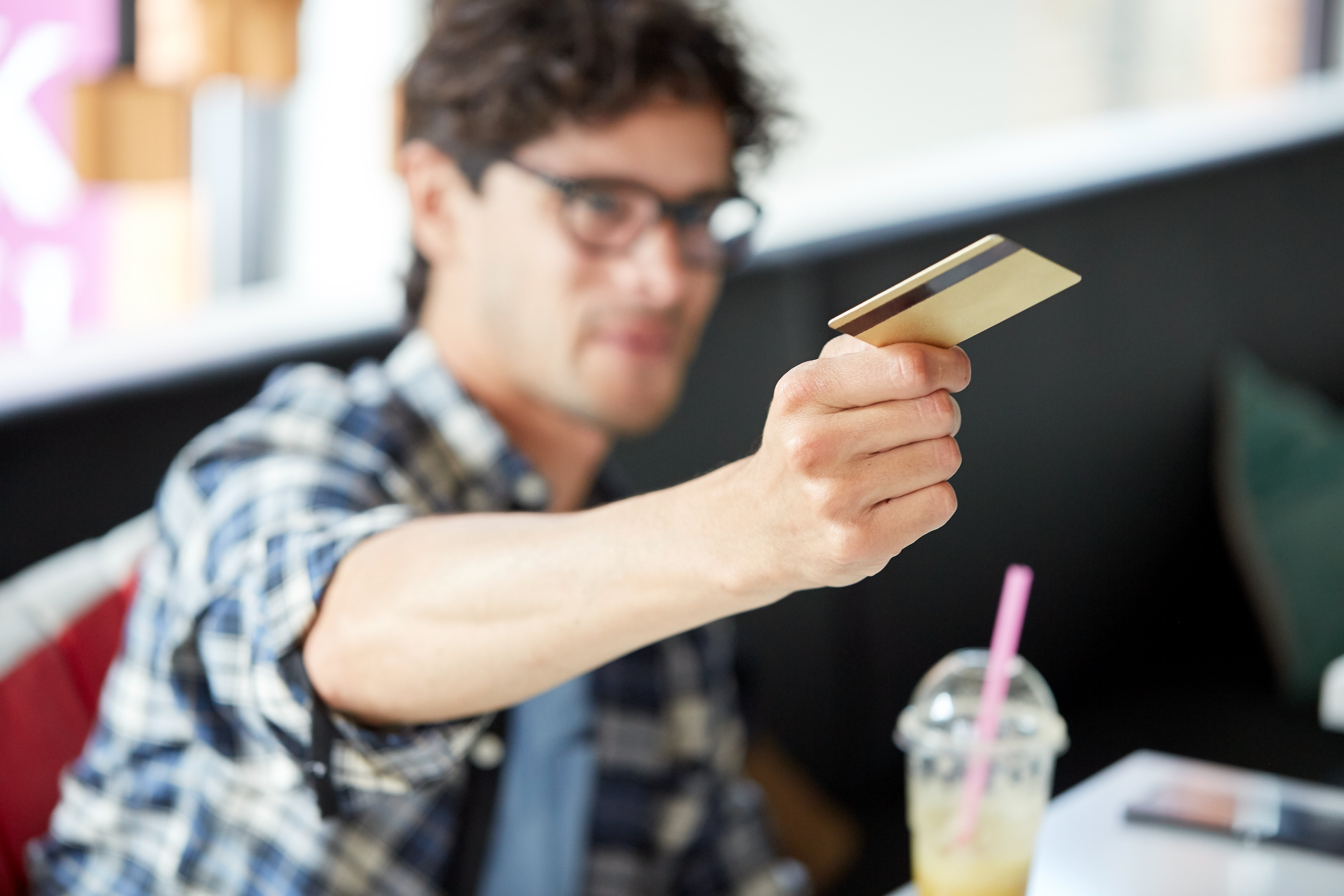 man paying with credit card at cafe