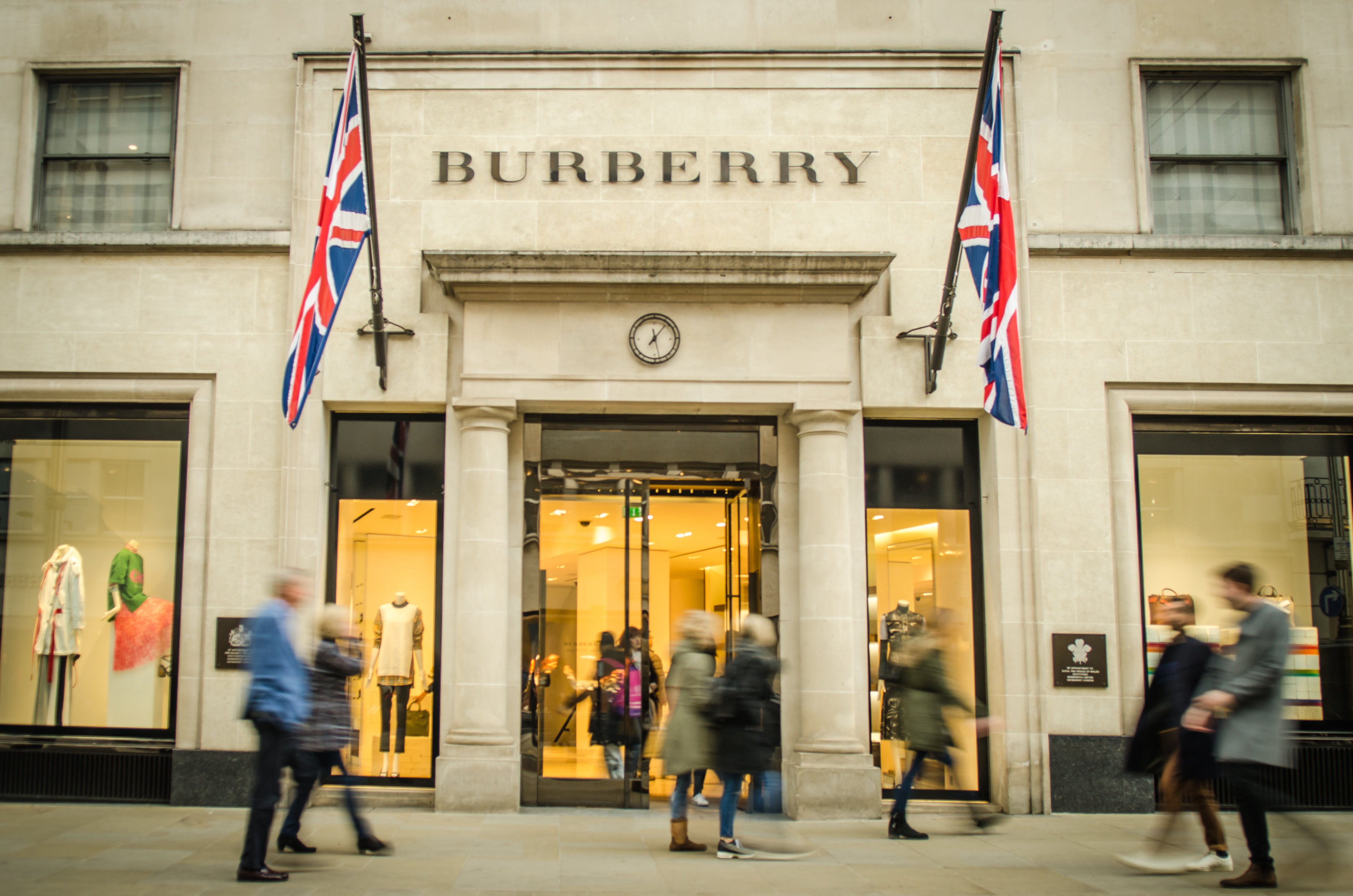 Burberry shop web city