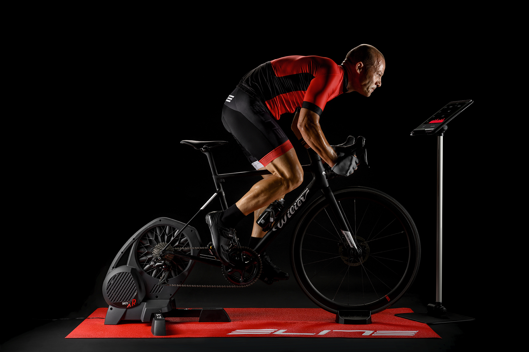 Male cyclist uses an Elite Suito interactive indoor bike trainer. 