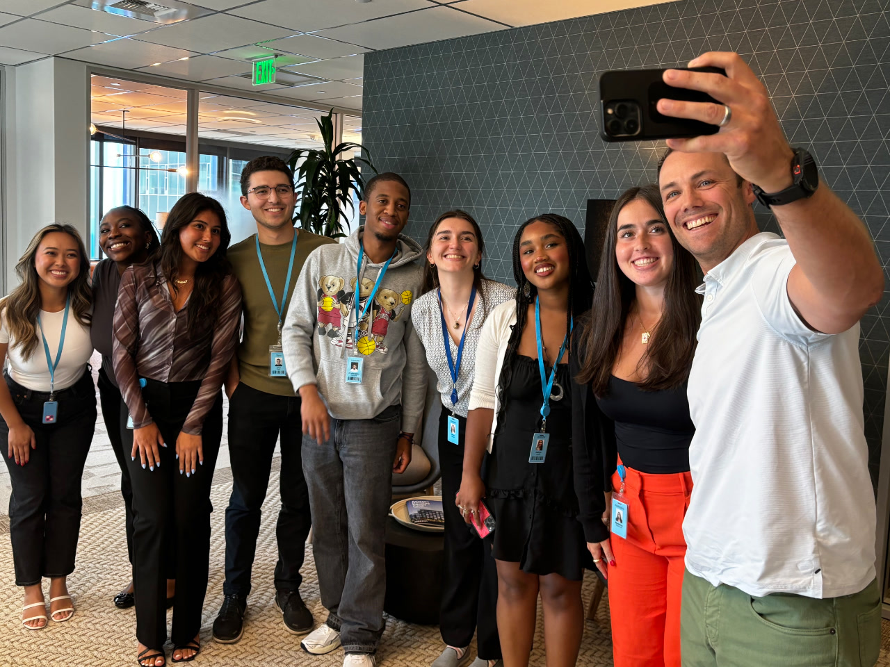 Eight AWS interns gather for a selfie with the senior vice president of the global communications and community impact organization at Amazon, Drew Herdener.