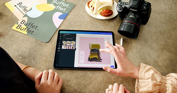 App Canva su iPad con fotocamera