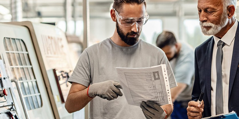 Stock-Bild von Arbeitern bei einer Besprechung