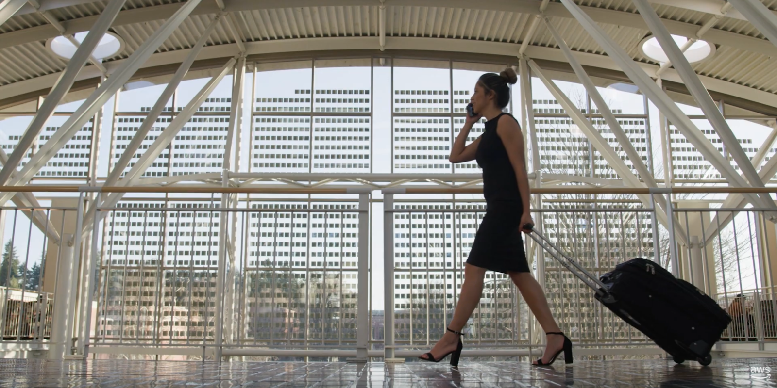 Image de stock d'une femme dans un a&eacute;roport