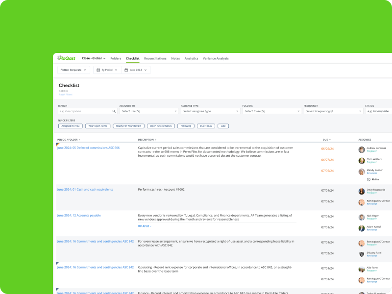 FloQast: panoramica della piattaforma con interfaccia utente e marchio su sfondo verde.