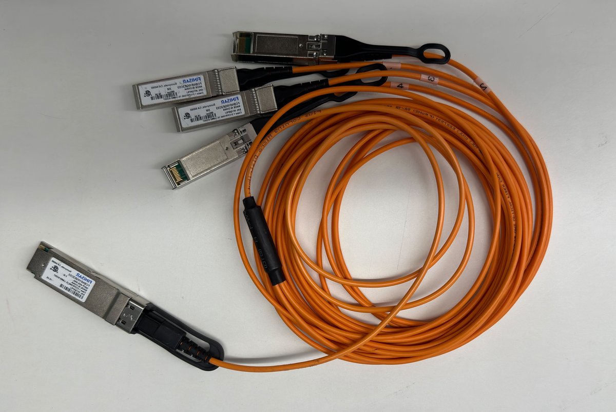 Quad small form-factor pluggable breakout cable