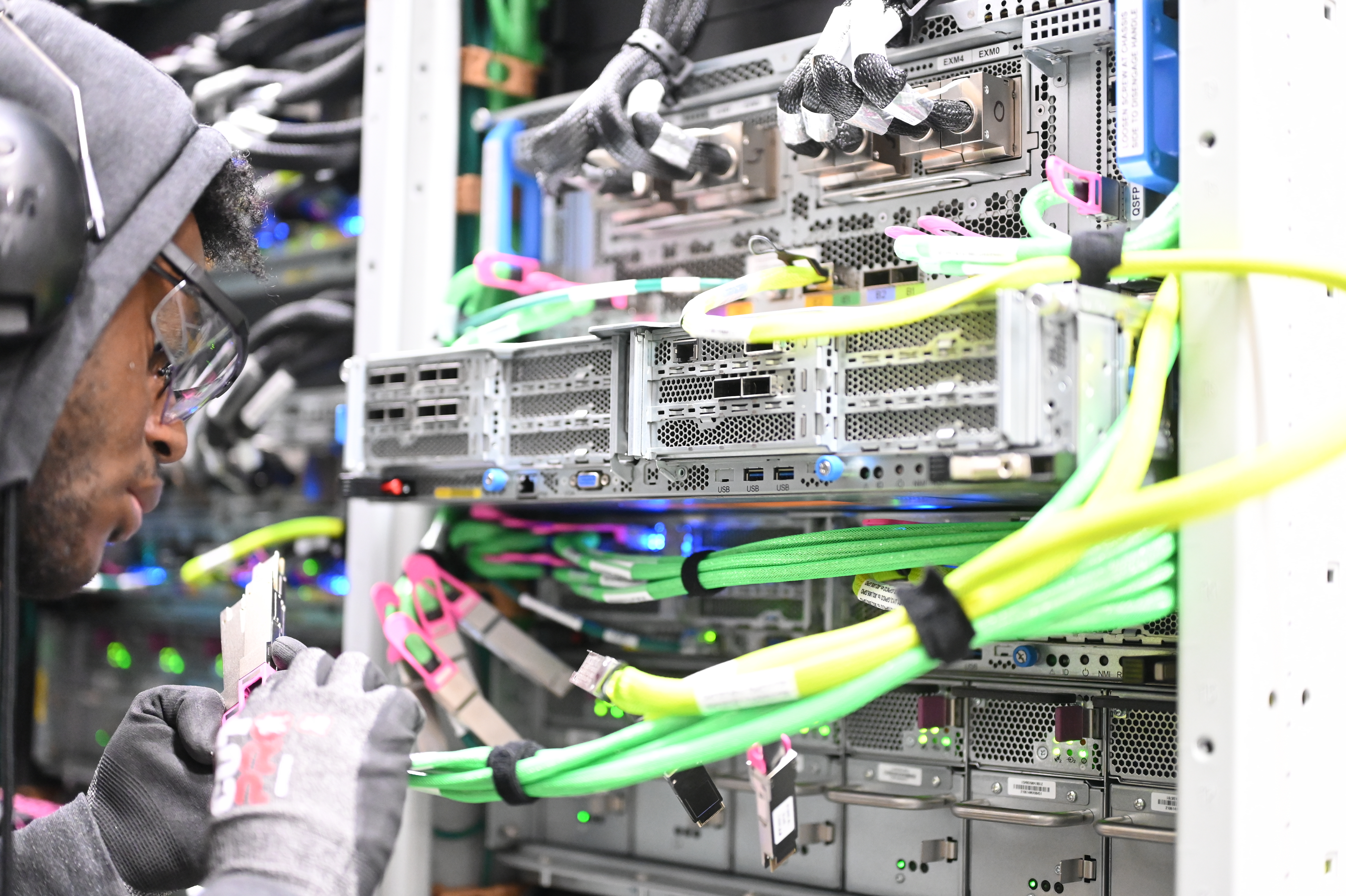 AWS 通过 4 种方式构建基础设施，以赋能生成式人工智能