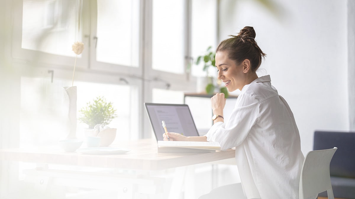 Software_Internet_hero_white_scrim_working-remotely-at-desk