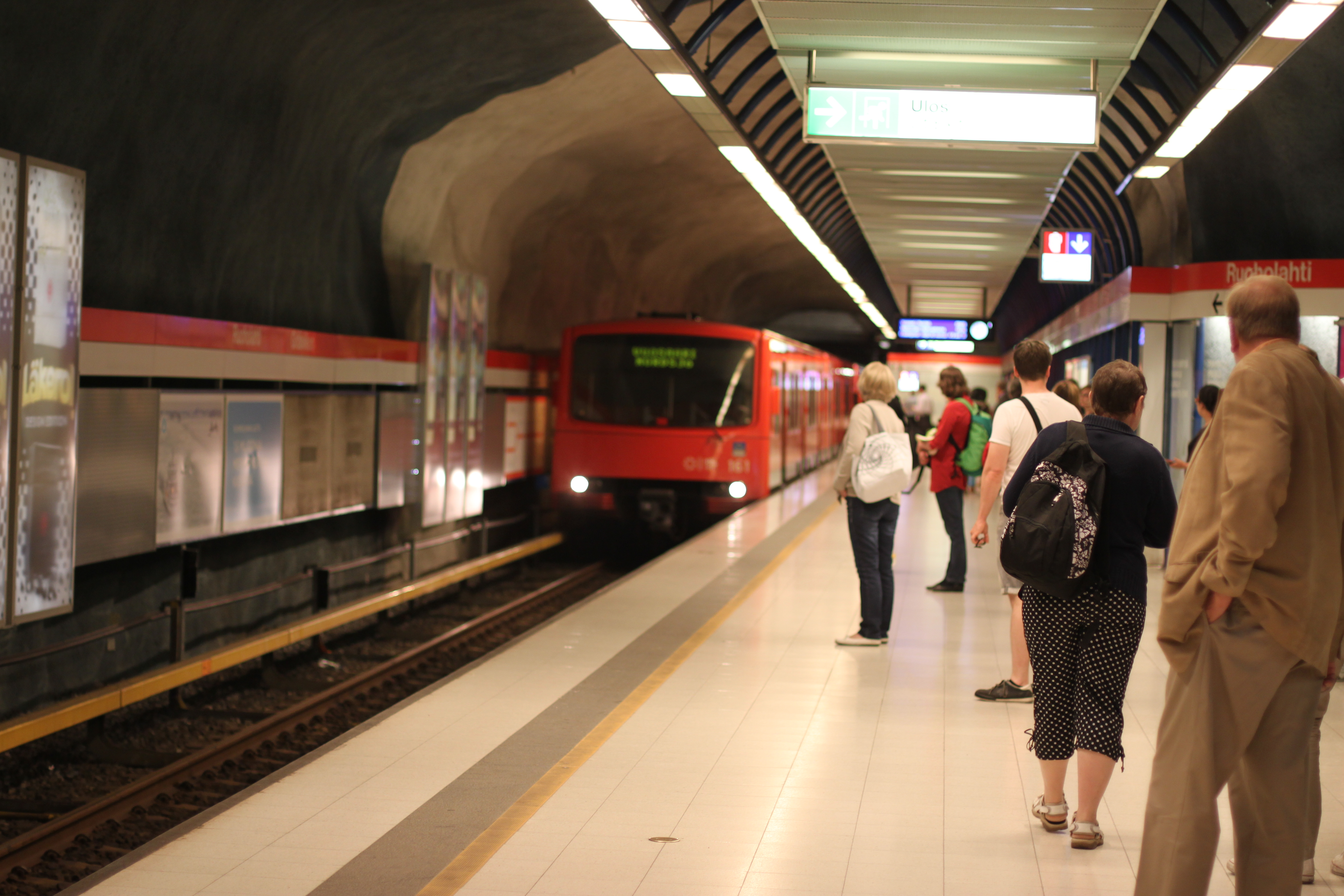 Morning on subway station in Helsinki; Shutterstock ID 1438420925; Nme: Emma Laaksonen; job: KONE web article digital twin; client: Emma / Fokus; other: 