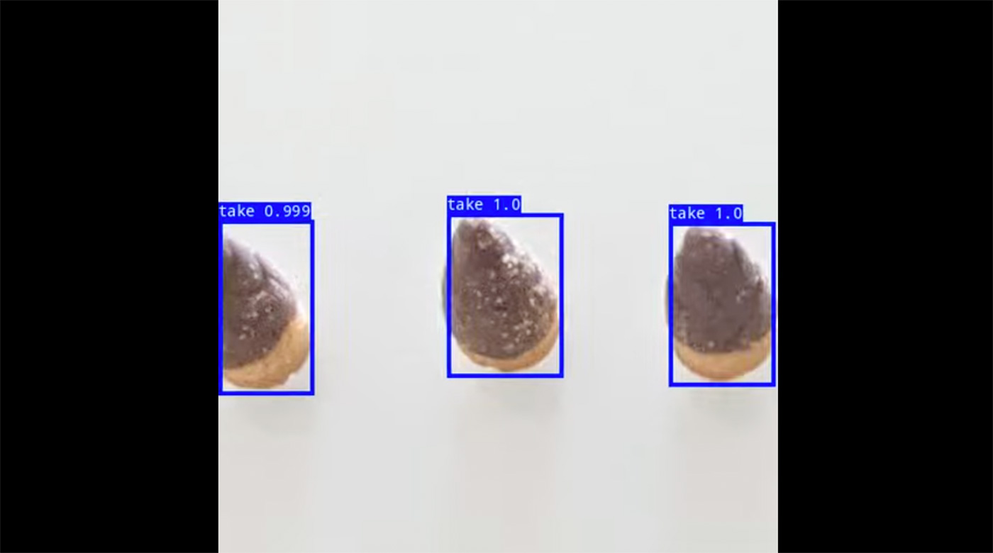 Three Kinoko Takenoko chocolate snacks are detected and highlighted with blue bounding boxes and confidence scores on a white background.