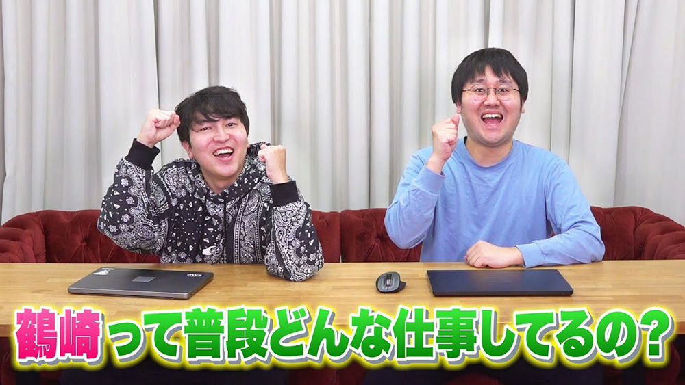 Two Japanese engineers enthusiastically discuss AI development during a hackathon, seated at a table with laptops and tablets. The image is framed in an informal, conversational setting, with colorful Japanese text at the bottom.