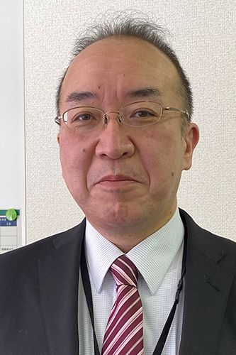 Portrait of an executive in a business suit, used for the Sapporo case study on the AWS Japan website.