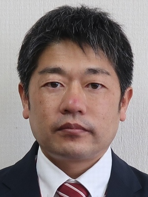 Portrait of a speaker from Iwate Systemd, dressed in professional attire, used for a case study.