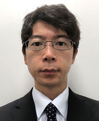 Portrait photograph of a man wearing glasses and a suit, featured as a speaker in the Mori Building case study for AWS Japan.