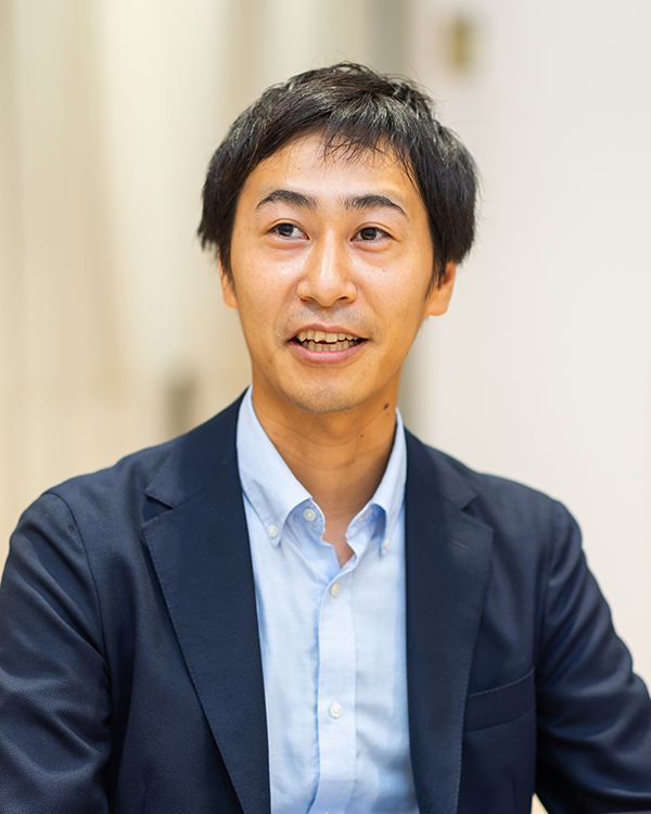 Portrait of a person in a business suit featured in the ENEOS case study for AWS Japan.