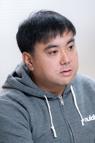 A portrait of a Nulab team member in a gray hoodie, featured in the Nulab case study.