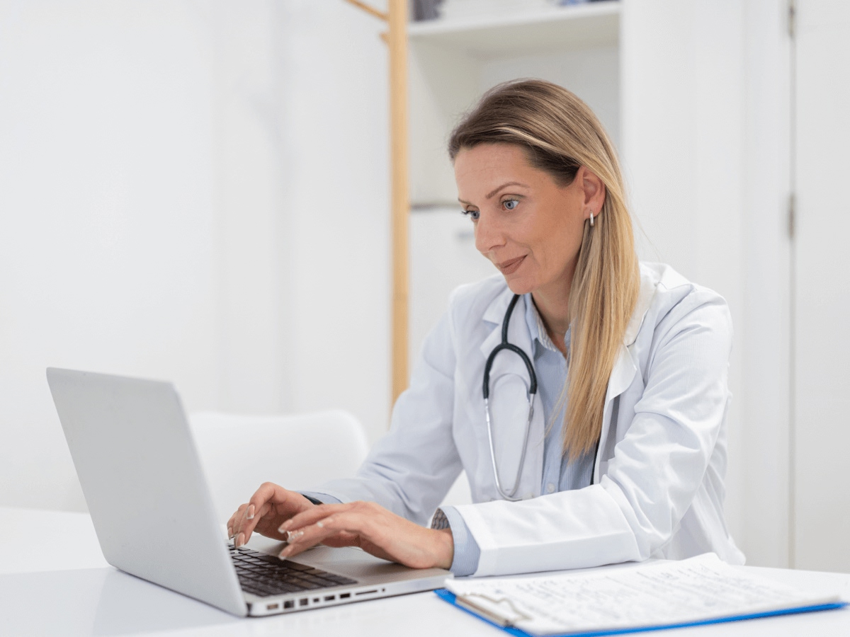 Healthcare professional using machine learning applications in healthcare on laptop for clinical insights