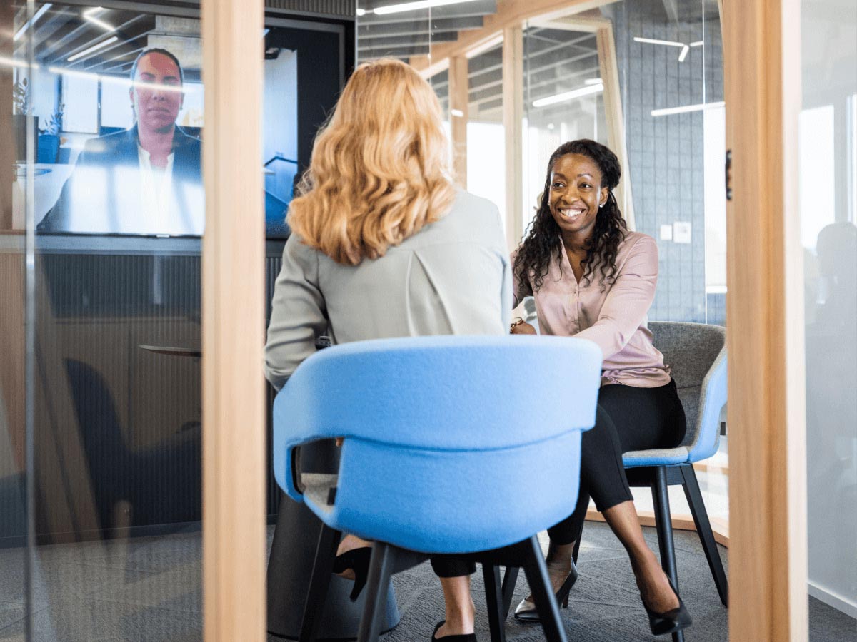 aws-library_photo_people_w-devices_297_1200